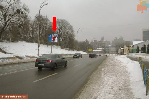 Бэклайт B в Киеве Брожко ул. (бывш. Кировоградская ул.) / ул. Изюмская, на светофоре, в сторону ул. Гринченко фото 1