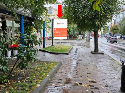 Ситилайт B в Черновцах, 1.8x1.2  Героїв Майдану вул. (кол. Червоноармійська вул.) / Загула вул., біля Центрального ринку фото 2