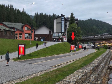 Video Billboard A in Bukovel, 1.8x1.2  Буковель, вихід з центральної площі в сторону готелю "Шелтер" (2) (пакетний продаж Сіті Пакет Нумо) - 666070 Photo 1