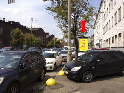 Ситилайт  в Киеве, 1.8x1.2  Жилянська вул., 142, навпроти пабу "Портер", в сторону вул. Старовокзальної фото 1