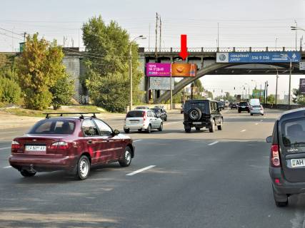 Билборд  в Киеве, 3x6  Дніпровська Набережна / Дарницький міст, світлофор, в бік Бажана пр., ліва фото 1