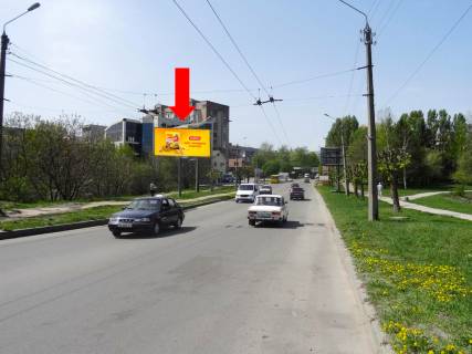 Білборд, Бігборд (Борд)  B у Чернівцях, 3x6  Сергія Скальда (Комарова) вул. / Парковий проїзд, в бік Героїв Майдану вул. (кол. Червоноармійська вул.) Фото 1