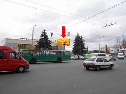 Билборд B в Житомире, 3x6  Київська вул. - Незалежності (Ватутіна) пр., біля автовокзалу, на світлофорі, з центру фото 1