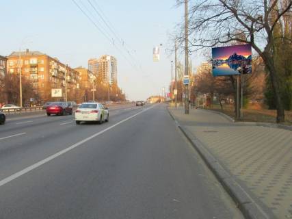 Видеоборд A у Києві Миколи Міхновського бульвар (Дружби Народів бульвар), 8, прайс за трансляцію ролика 10сек 1вихід/60сек, цілодобово - 396329 Фото 1
