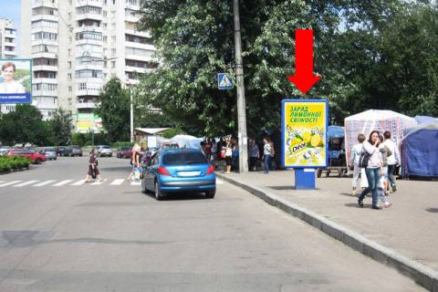 Ситилайт A в Черкассах, 1.8x1.2  Шевченка бул. / 700-річчя Черкас пл., біля зупинки, в центр фото 1