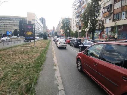 Видеоборд A у Києві Алмазова вул. (колиш. Кутузова), 16/19, розподілювач, в сторону Українки пл., прайс за трансляцію ролика 10 сек 1вихід/80 сек, з 0:00 до 23:59 - 371731 Фото 1