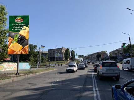 Білборд, Бігборд (Борд)   у Мелітополі, 6x3  50-річчя Перемоги. - вул. Сагайдачного (колиш. вул. Фрунзе), на світлофорі, в центр Фото 1