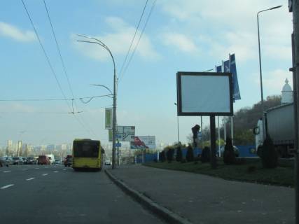 Видеоборд A в Киеве Миколи Міхновського бульвар (Дружби Народів бульвар)., 42, ,біля АЗС, прайс за трансляцію ролика 10 сек 1вихід/90 сек, з 0:00 до 23:59 - 366850 фото 1