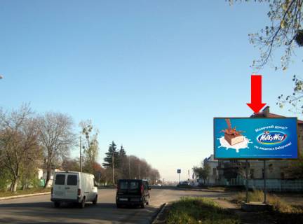 Билборд  в Ровно, 3x6  Млинівська вул., 13, 600 м. до автосалону "Богдан-Авто", в центр фото 1