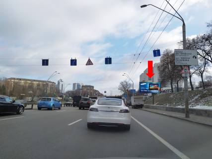 Призма  в Киеве, 3x6  просп. Берестейський (Перемоги). 57, ст.м. "Берестейська", в центр - 445354 фото 1
