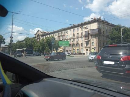 Видеоборд A у Запоріжжі Соборний ін. (Кол. Леніна пр.) - В'ячеслава Зайцева (Лермонтова) вул., Прайс за трансляцію ролика 10 сек 1 раз / 2 хв з 6:00 до 23:00. Прорахунок інших конфігурацій уточнюйте у менеджера - 300583 Фото 1