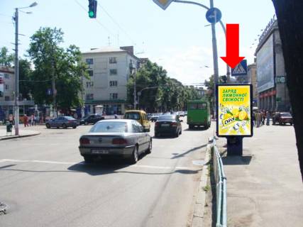 Сiтiлайт A у Житомирі, 1.8x1.2  Київська вул., 39 - Небесної Сотні вул., біля ЦУМу, магазину "Плато", на світлофорі Фото 1