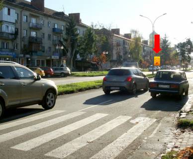 Ситилайт A в Ужгороде, 1.8x1.2  Свободи пр., 28, роздільник, центр обслуговування МТС, в бік Кирила і Мефодія пл. фото 1