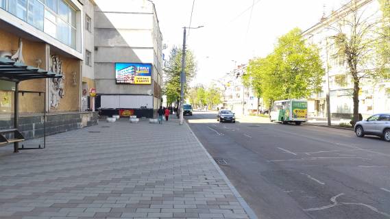 Видеоборд B в Житомире Київська вул., 20, в сторону вул. Театральній, ролик 10 сек, 1 вихід / 10 хв, вартість за 3162 показу в місяць (102 на добу), 6: 00-22: 00 - 286611 фото 1