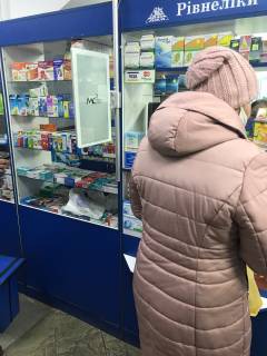 Видеоборд A в Ровно Базарна вул., 8, аптека "Волиньфарм", прайс за ролик 10 сек 1 вихід/5 хвилин, на двосторонньому екрані, від 144 виходів на день. Розрахунок для інших параметрів трансляції уточнюйте у менеджера. - 301502 фото 1