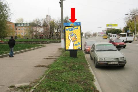 Ситилайт B в Кропивницкий (Кировоград), 1.8x1.2  Соборна вул. (кол. 50-річчя Жовтня вул.), 74, навпроти PIN банку фото 1