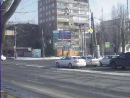 Билборд A в Кривом Роге, 3x6  Миру пр., 2 - Кобилянського вул., 203, МакДональдс, АЗС "Укрнафта", верхній фото 1