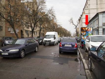 Ситилайт A в Киеве, 1.8x1.2  Почайнинська вул. - вул. Сковороди, біля БЦ Podil Plaza, в сторону Нижнього валу фото 1