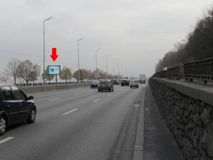 Беклайт B у Києві Набережне шосе, 1 км за Парковим (Пішохідним) мостом, в сторону мосту Метро Фото 1