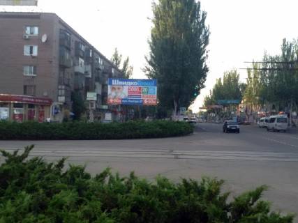 Призма B в Кривом Роге Соборності вул. (колиш. Косіора вул.), 27 - Металургів пр. - 301088 фото 1