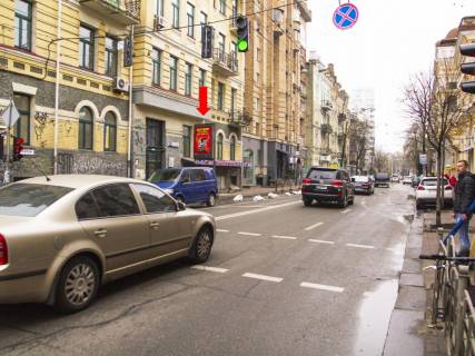 Сiтiлайт  у Києві, 1.8x1.2  В. Житомирська вул. / Гончара вул., на світлофорі, в сторону Львівська пл. Фото 1