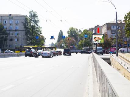 Видеоборд  в Киеве, 2.3x3.14  Теліги вул., 13/14 - вул. Дорогожицька, на світлофорі, в сторону ст. м. "Шулявська", (ролик 10 сек, 1 вихід/1,5 хвилини) - 441282 фото 1