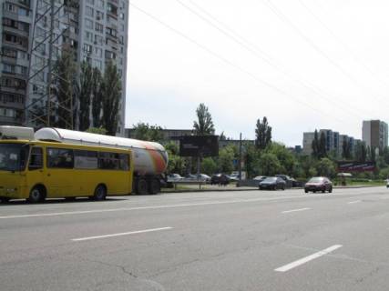 Билборд B в Киеве Братиславська вул., навпроти Анатолія Солов’яненка вул. (Олександра Бойченка)., в сторону Броварський пр. фото 1