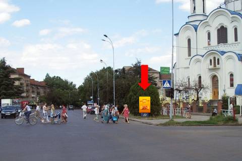 Ситилайт  в Ужгороде, 1.8x1.2  Свободи пр. / Минайська вул, Кирила і Мефодія пл., біля церкви фото 1