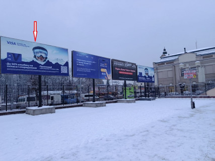Білборд, Бігборд (Борд)  B у Івано-Франківську, 3x6  Привокзальна пл., 1, праворуч будівлі вокзалу, 1-й від автовокзалу, у бік колій Фото 1