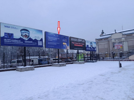 Billboard B in Ivano-Frankivsk, 3x6  Привокзальна пл., 1, перед парканом, праворуч будівлі вокзалу, 2-й від автовокзалу, площина з боку колій Photo 1