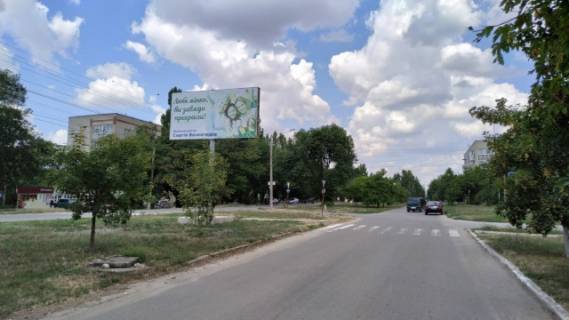 Билборд A в Приморске Морская ул., 72, на разделителе, в центр фото 1