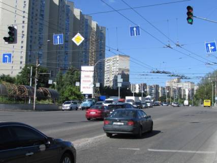 Беклайт B у Києві просп. Європейського Союзу (Правди). - Свободи пр., ТЦ "Орнамент" (супермаркет Сільпо, магазин Будинок іграшок) Фото 1