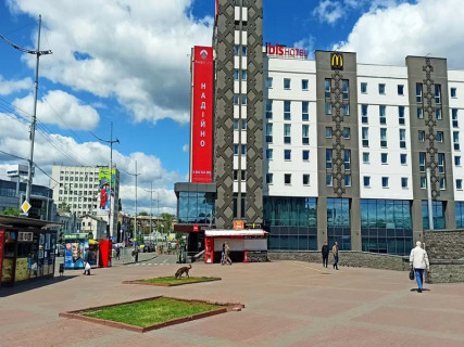 Видеоборд A у Києві, 18x4  Січеславська вул. (Ползунова)., 6, готель "Ібіс" - 642978 Фото 1