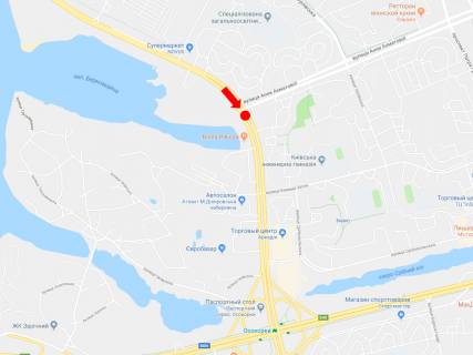 Ситилайт A в Киеве, 1.8x1.2  Дніпровська набережна, 47, на світлофорі, роздільник, біля ТРЦ "River Mall", в сторону Південного мосту схема