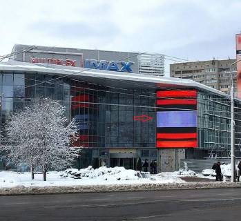 Видеоборд A в Днепр (Днепропетровск) Зоряний бул., 1А, ТРЦ DAFI. Прайс за трансляцію ролика 10сек, 1 вихід в 5 хвилин, c 07:00 до 23:00. Розрахунки для інших параметрів розміщення уточнюйте у менеджера - 291141 фото 1