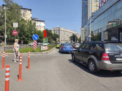 Ситилайт  в Киеве, 1.8x1.2  Гаврилишина вул. (колиш. вул. Василевської), 1, роздільник, навпроти супермаркету "Сільпо", ТРЦ "Smart Plaza", в сторону Лук'янівки фото 1