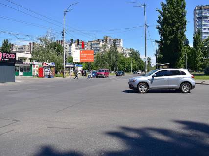 Білборд, Бігборд (Борд)  B у Києві, 3x6  Коласа вул., 25 - вул. Юри, на світлофорі, біля "АТБ", в сторону вул. Героїв Космосу, супермаркету "Фуршет" Фото 1