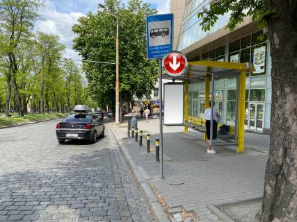 Нестандарт A в Днепр (Днепропетровск), 0,97х1,98  Пр. Дмитра Яворницького (Карла Маркса), біля буд.34, після вул. Володимира Вернадського (Дзержинського) фото 1