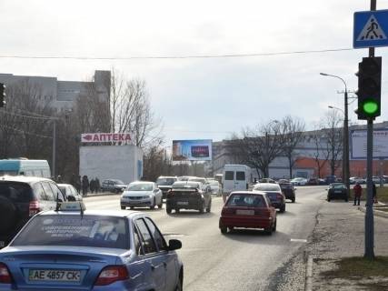 Білборд, Бігборд (Борд)   у Дніпро (Дніпропетровськ) вул. Космічна, р-н обласної лікарні, за світлофором, рух вгору Фото 1