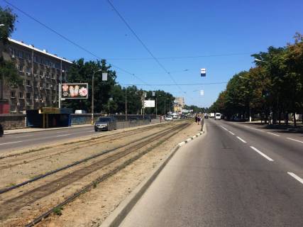 Билборд B в Днепр (Днепропетровск), 6х3  пр. Богдана Хмельницького (Героїв Сталінграда), буд.№14, маг."Атлант" фото 1