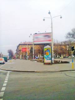 Пiллар, Пiлар A у Запоріжжі проспект Соборний (проспект Леніна). - Марії Примаченко бульвар (Маяковського просп.). на проспект Соборний (проспект Леніна). по ходу движения транспрорта ЦЕНТРАЛЬНАЯ ЗОНА.(Фонтан "Життя",Парк) Фото 1