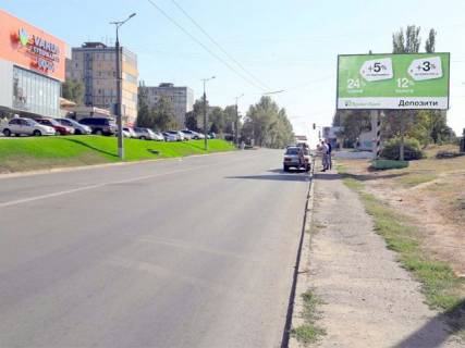 Билборд A в Кривом Роге, 6x3  мкр. 5-й  Зарічний, 25 (супермаркет "Варус"), до Електрозаводської вул. фото 1