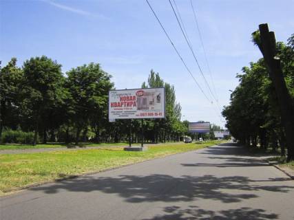 Билборд A в Кривом Роге Федора Караманиць вул. (кол. Ватутіна). - Миколи Зінчевського вул. (кол. XX Партз’їзду)., 18, разделитель (ТЦ "Фокстрот", ТЦ "Фуршет"), дв-е к 129 кв. фото 1