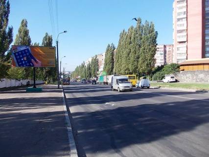 Билборд B в Ровно, 6x3  Шухевича вул., в центр (зупинка транспорта,напротив "Приватбанк") фото 1