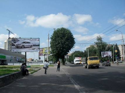 Билборд B в Ровно, 6x3  вул. Василя Червонія (Гагаріна).,  45 зупинка (перед"Novus", напроти "Приватбанку") фото 1