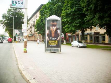 Пиллар A в Запорожье проспект Соборний (проспект Леніна).- Марії Примаченко бульвар (Маяковського просп.). на проспект Соборний (проспект Леніна). ЦЕНТРАЛЬНАЯ ЗОНА. (Напртив ресторан "Аристократ", к "Ощадбанк" и "Ренеснс Кредит") фото 1