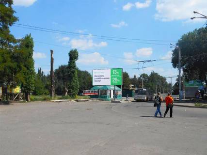 Билборд B в Кривом Роге Залізничників вул. (кол. Ленінського комсомолу)., 17 - Військових медиків вул. (кол. Башкирська).(ЖД Вокзал ст. "Кривой Рог - Главный", конечная МТС) фото 1