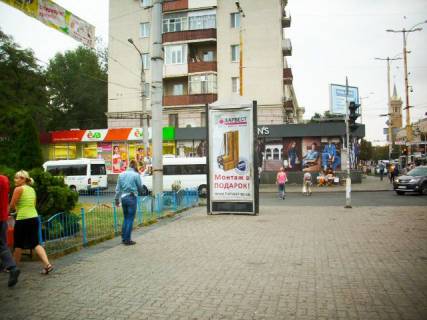 Пиллар A в Запорожье проспект Соборний (проспект Леніна). - Металлургов пр. на Соборный пр. ЦЕНТРАЛЬНАЯ ЗОНА.(напротив ресторана"Макдональдс, к "Colins" и "Ощадбанк") фото 1