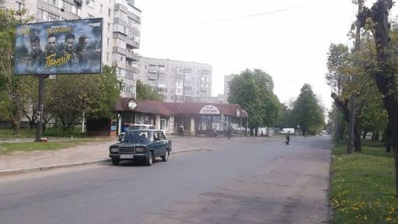 Билборд B в Черкассах, 6x3  Благовісна вул., 455 - Різдвяна вул.,(за зупинкою) фото 1