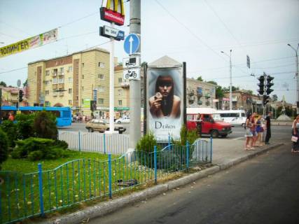 Пиллар A в Запорожье проспект Соборний (проспект Леніна). - Металлургов пр.  на пр.Металлургов ЦЕНТРАЛЬНАЯ ЗОНА.(ресторан "Макдональдс" ,к маг."Алло", "Золотой век") фото 1